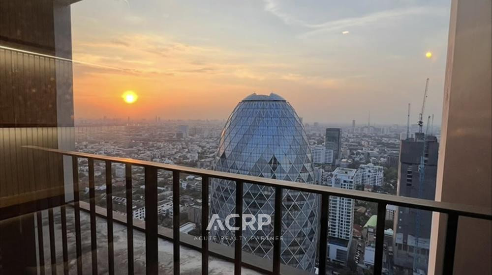 Sales with tenant| Noble Around Ari – Top Floor, Only 90 m from BTS Ari