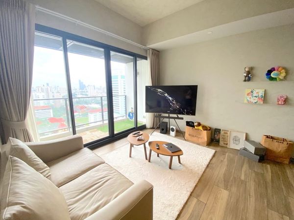 Luxury condo for rent, corner room, open city view (2 bedrooms, 75.4 sq m.), high floor 20+, fully furnished, premium appliances, next to MRT Phetchaburi.