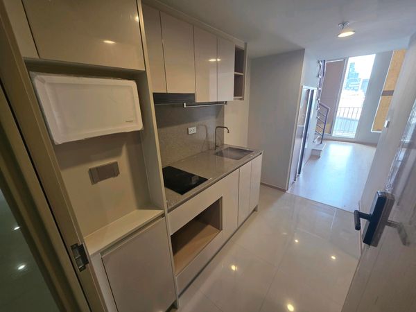 For sale: 1 bedroom, 1 bathroom, price 7,500,000 baht. If interested, contact 0654649497.