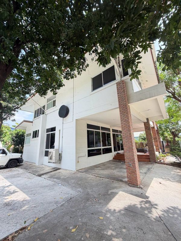 RH072426 For rent, 4 bedroom detached house behind Indy Market, Thonglor, near BTS Thonglor.