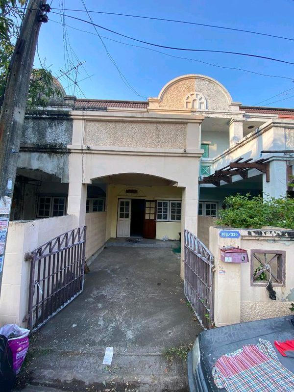 Townhome Ban Khlong Luang Home Place