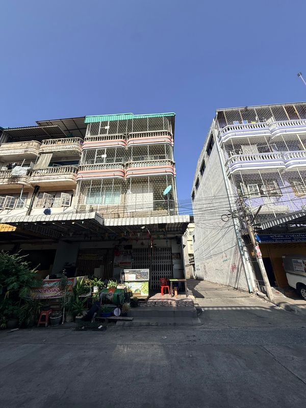 Urgent Sale – Corner Commercial Building, 2 Connected Units, Ekachai 76 – Ideal for Business Owners