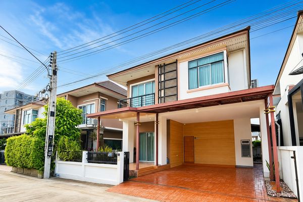 2-story twin house for sale, Arinsiri Privacy Bang Saen, Khao Lam Road, near Burapha University, ready to move in.