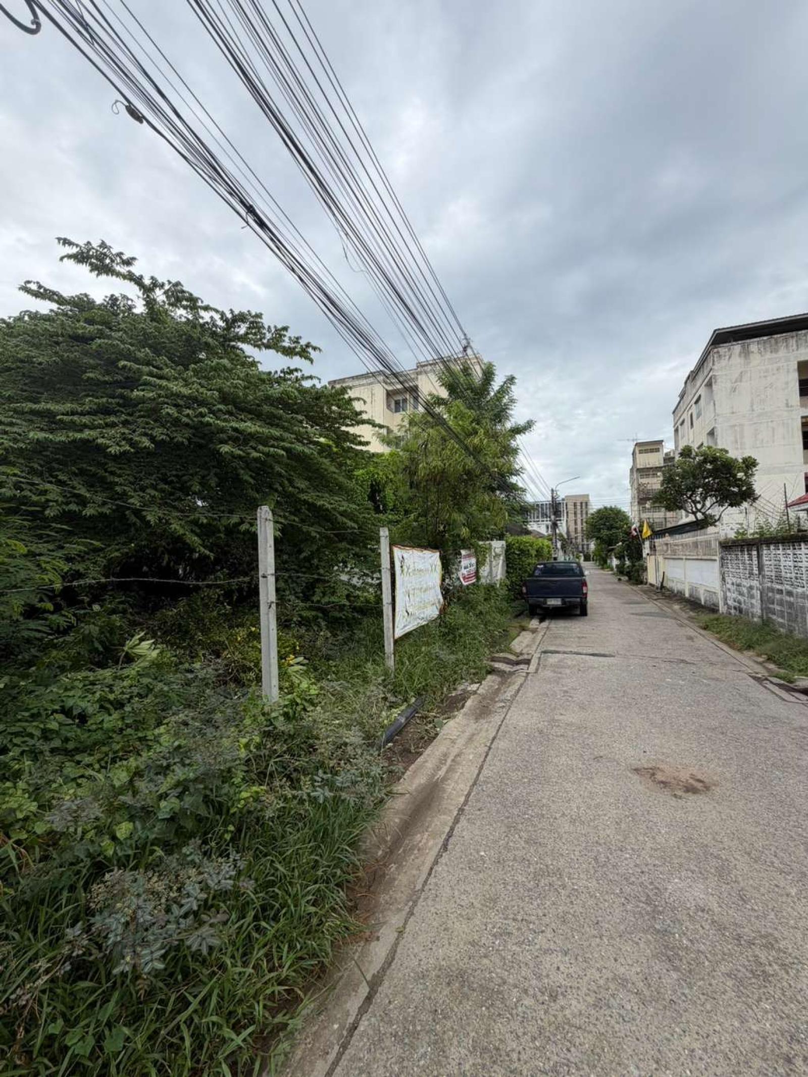 ที่ดิน 100 ตร.ว. ซอยแบริ่ง 13 / 100 ตร.วา (ขาย), Land plot of 100 square wah, Soi Bearing 13. / 100 Square Wa (FOR SALE) DA111 ที่ดิน 100 ตร.ว. ซอยแบริ่ง 13 / 100 ตร.วา (ขาย), Land plot of 100 square wah, Soi Bearing 13. / 100 Square Wa (FOR SALE) DA111