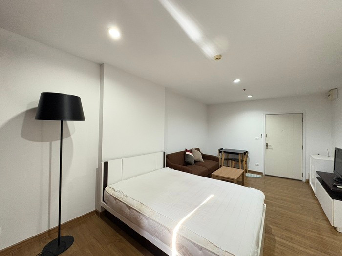 📢📢For Rent The Tree Interchange (1 Bed 35.95 sq m/12,000 baht/month) 23rd floor, next to the gateway/near MRT, interested Line ID: @atfirm