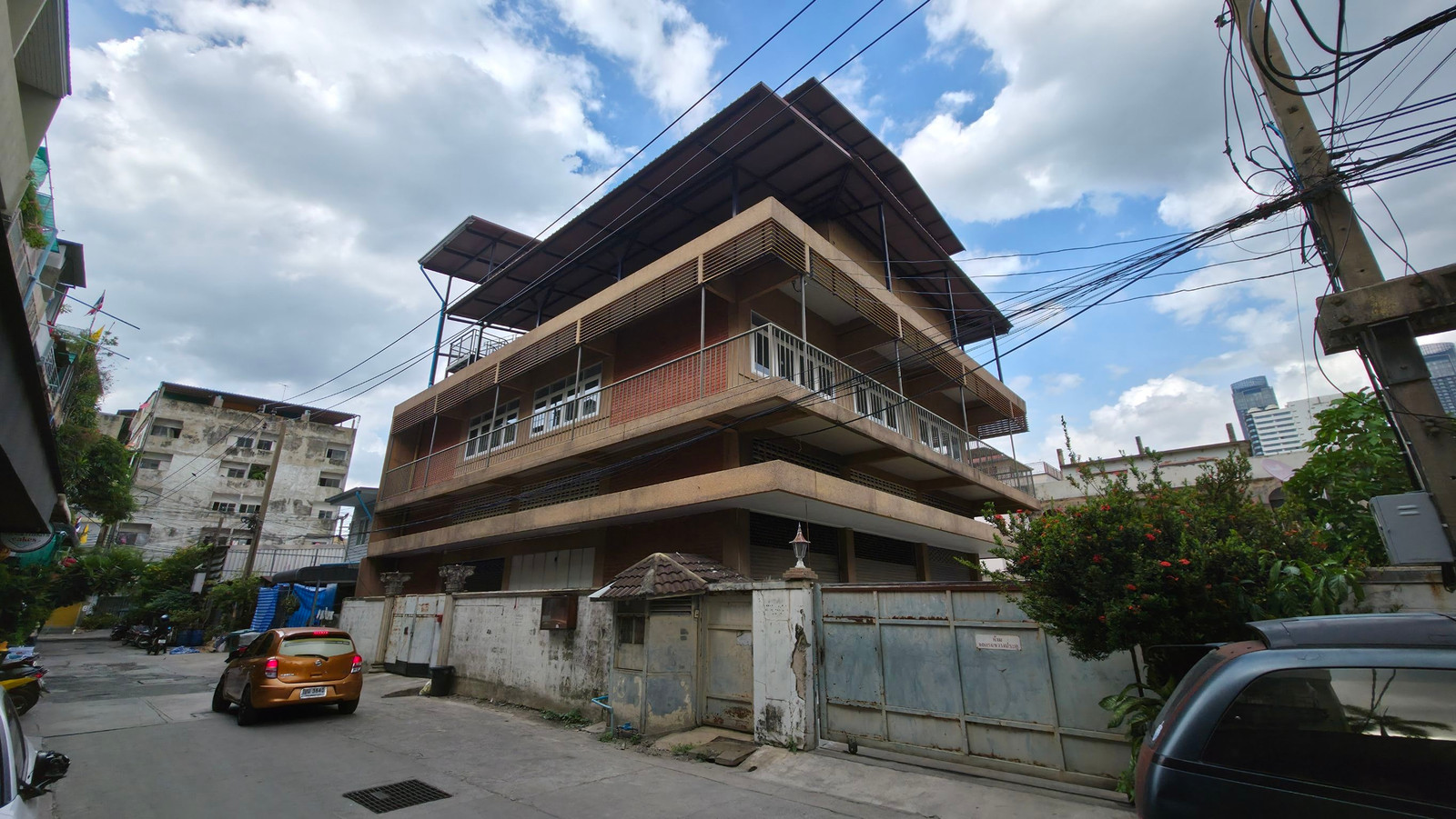 ปล่อยเช่า/ขาย ตึก office/ โกดัง ราคาถูก!! ใกล้เซนทรัลพระราม9 ปล่อยเช่า/ขาย ตึก office/ โกดัง ราคาถูก!! ใกล้เซนทรัลพระราม9