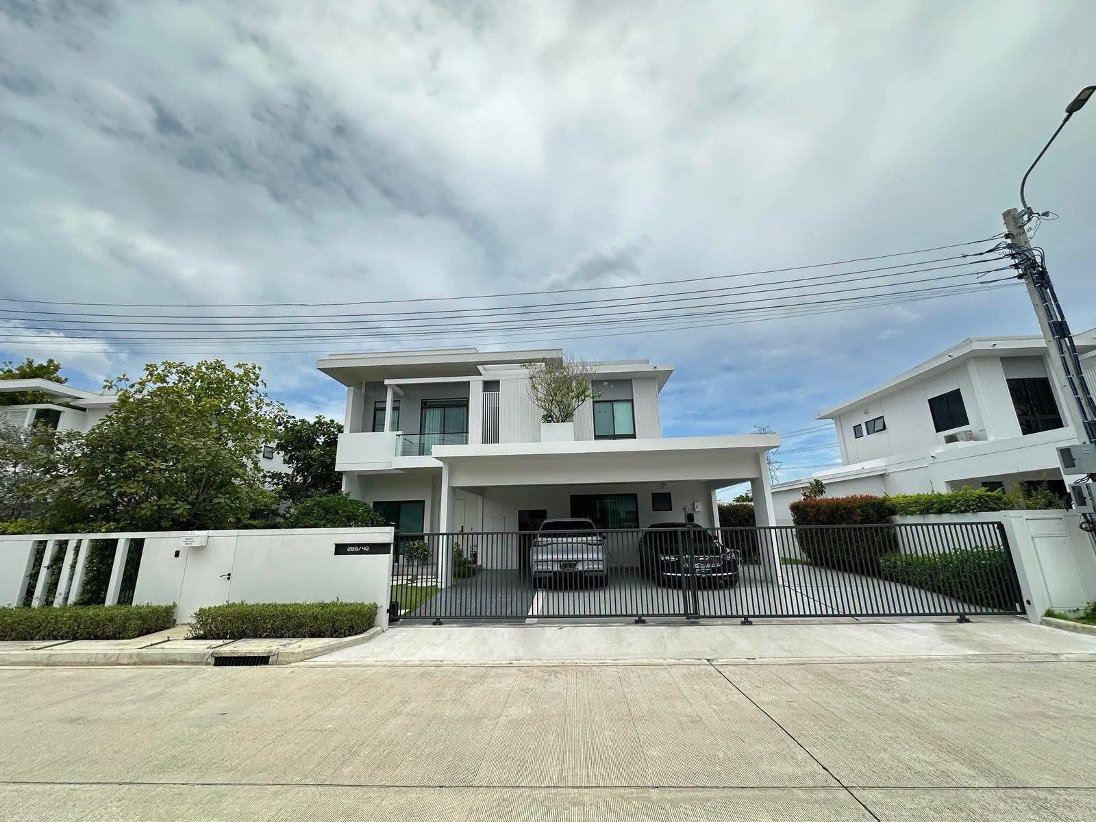 ให้เช่า บ้านเดี่ยวหรู โครงการใหม่ 𝗠𝗔𝗡𝗧𝗔𝗡𝗔  ปิ่นเกล้า-สาย3  สไตล์ Modern Luxury อยู่เองไม่เคยปล่อยเช่า 