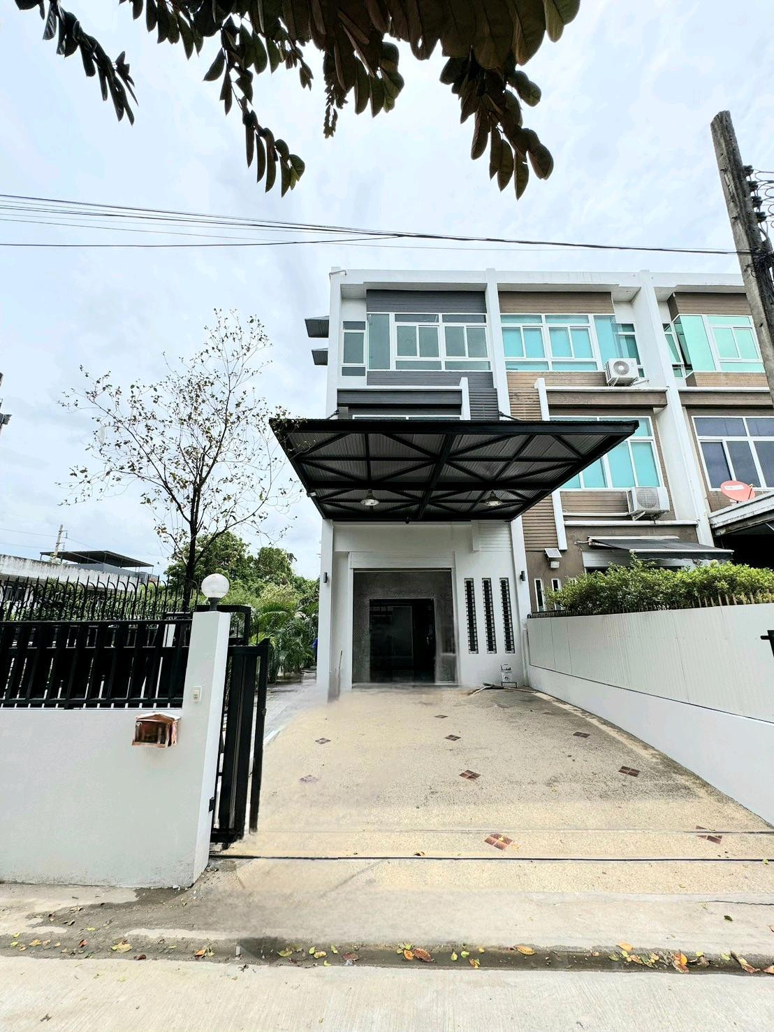 Home Office 4 ชั้น พร้อมลานจอดรถ 20 คัน, Town in Town Home Office 4 ชั้น พร้อมลานจอดรถ 20 คัน, Town in Town