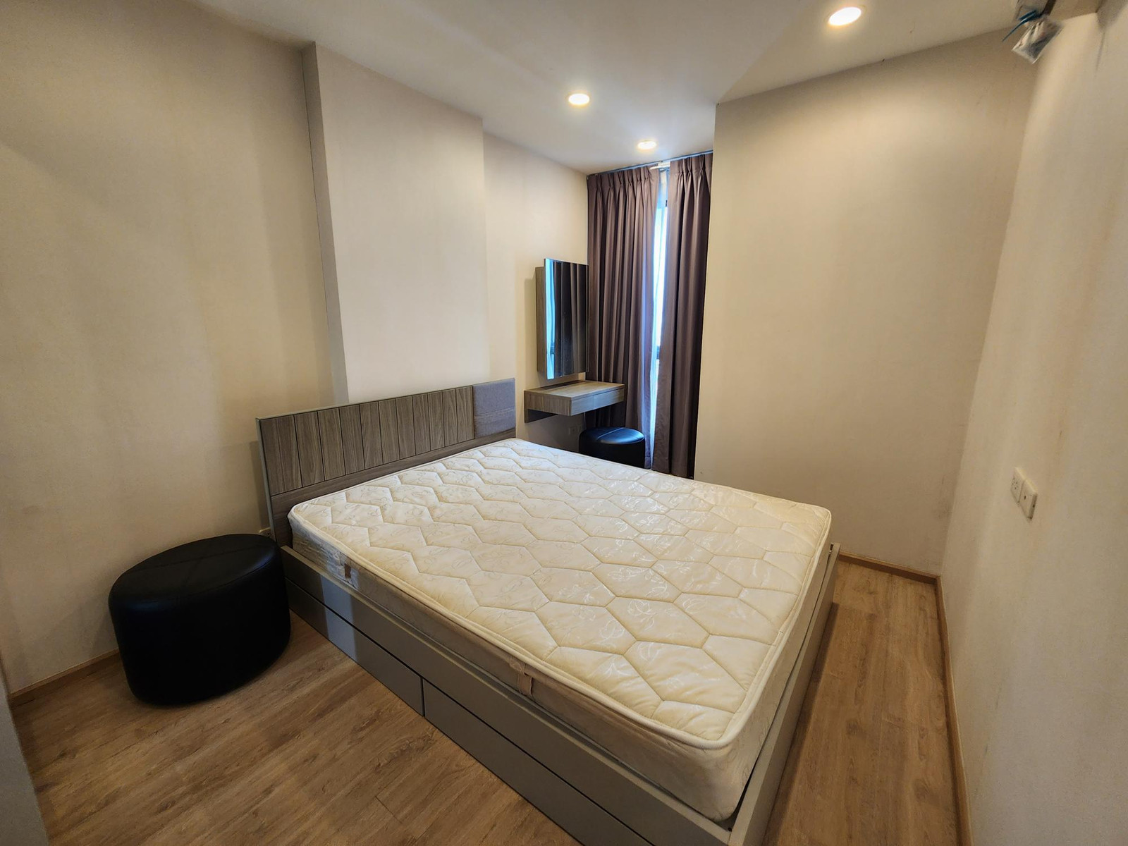 Condo for rent, Ideo Sathorn Thapra (Ideo Sathorn Thapra), next to BTS Pho Nimit, 300 meters, with furniture + washing machine, only 7,500 baht. Condo for rent, Ideo Sathorn Thapra (Ideo Sathorn Thapra), next to BTS Pho Nimit, 300 meters, with furniture + washing machine, only 7,500 baht.