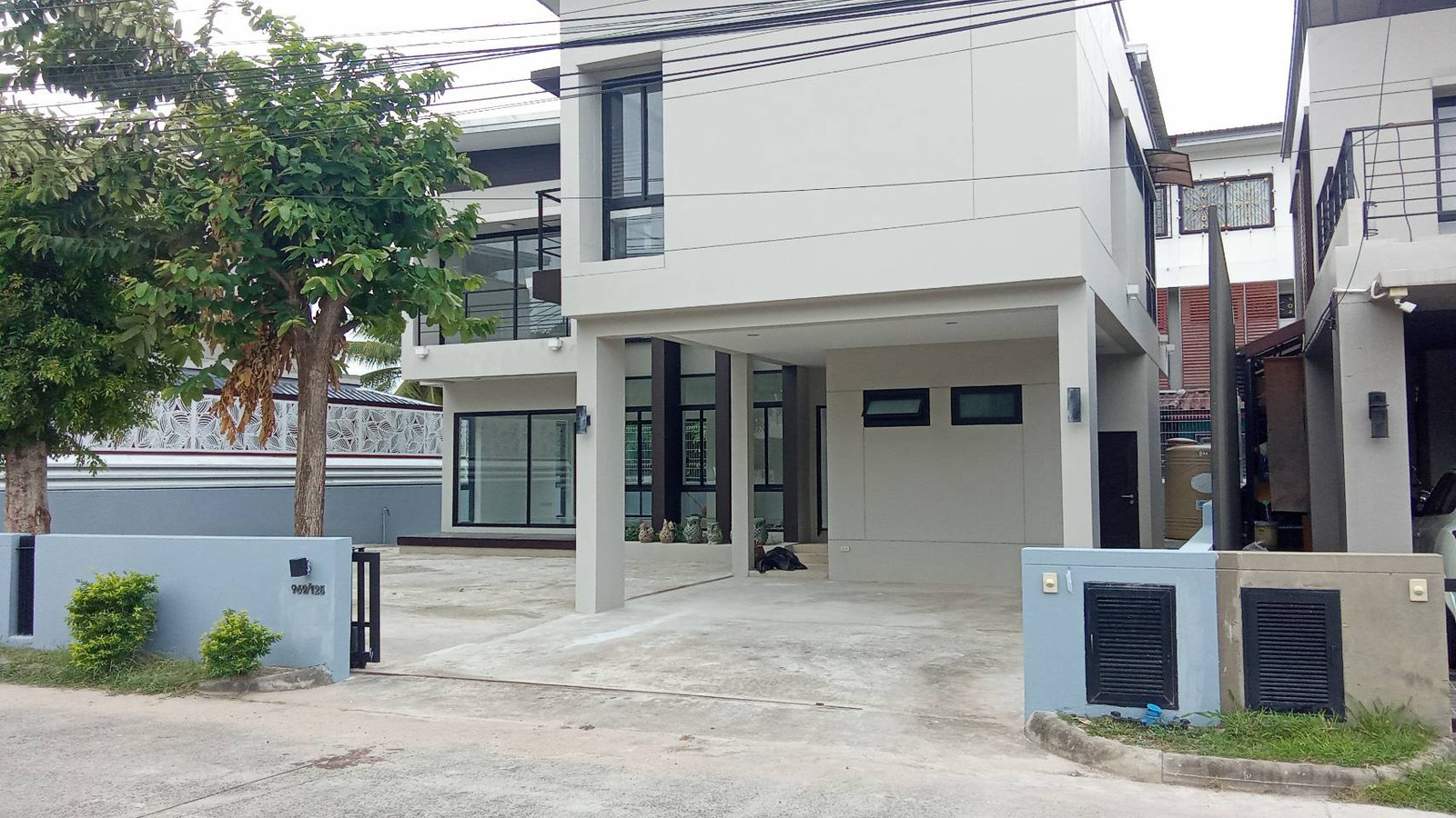 Single house for sale in The Sixnature project, 65 sq m, 204 sq m, 2 floors, 3 bedrooms, 2 bathrooms, 2 parking spaces.
