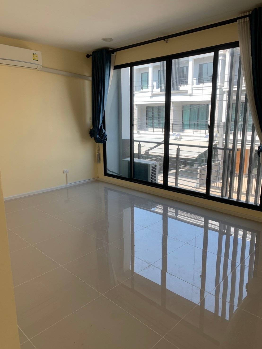 For urgent rent, 3-story townhome, Baan Klang Muang, Suksawat, next to the main road, near the expressway and Bhumibol Bridge. – รูปที่ 4