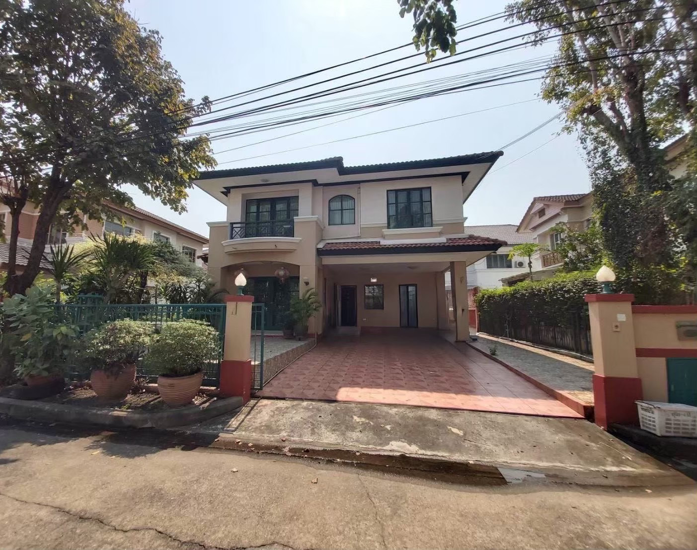 ขายบ้านเดี่ยวหลังใหญ่ หมู่บ้านมัณฑนา วงแหวน–ปิ่นเกล้า (ซอยวัดพระเงิน) บ้านสวย สภาพดี พร้อมเข้าอยู่ พื้นที่ใช้สอยกว้าง ต่อรองราคาได้