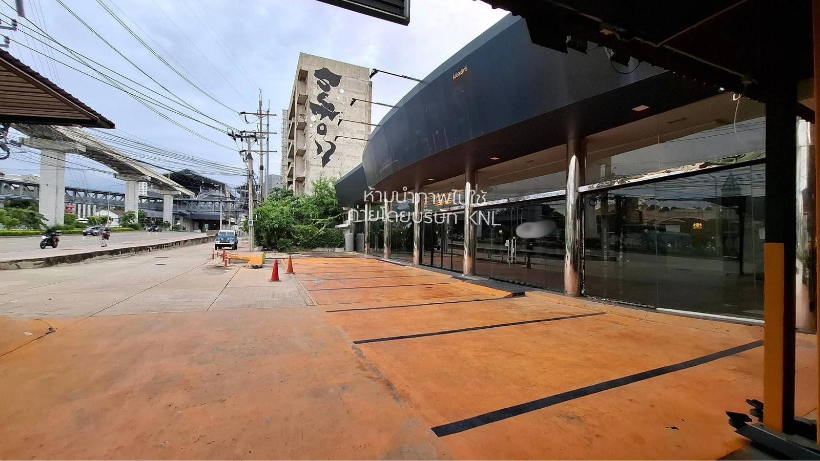 🚗 ให้เช่าโชว์รูมพร้อมศูนย์บริการ และอาคารพาณิชย์ 3 คูหา | ทำเลศักยภาพ ใกล้ห้างและรถไฟฟ้าสายสีเหลือง – รูปที่ 2