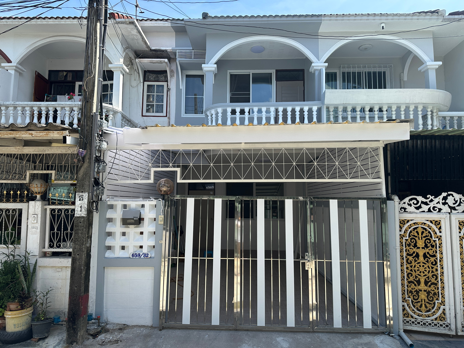 Charansanitwong 41, 2-story townhouse, Pinklao-Charan. Charansanitwong 41, 2-story townhouse, Pinklao-Charan.