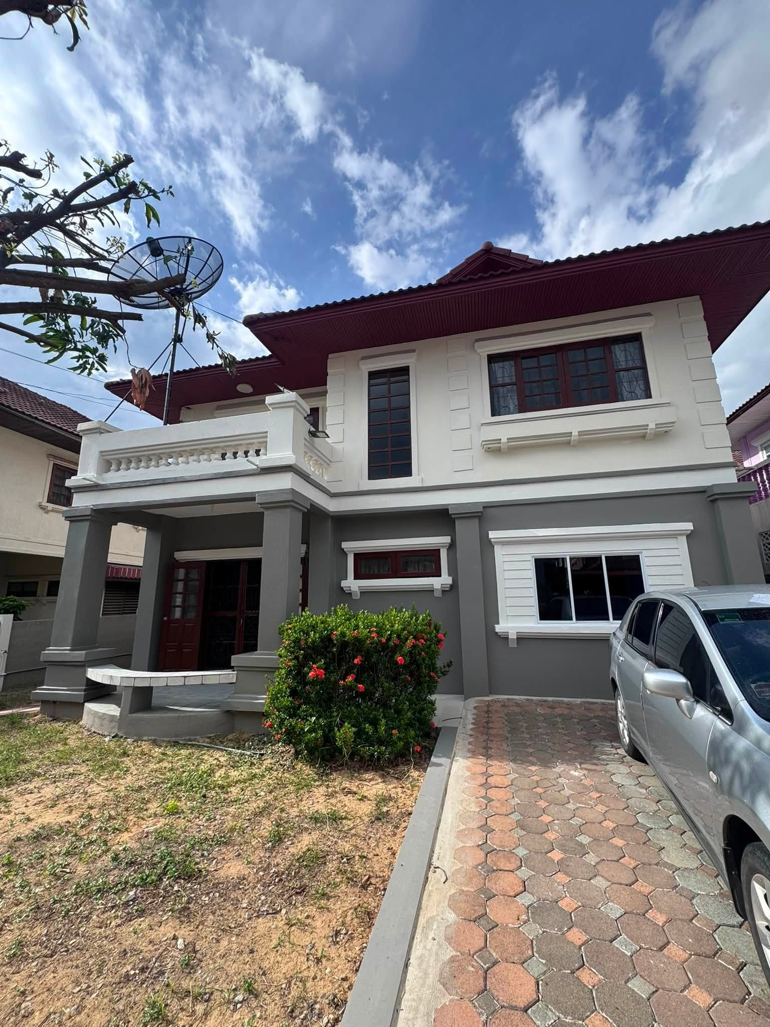 2-story detached house for rent near the Purple Line. Bang Rak Noi Tha It Station and at the entrance of the alley there is a market. 2-story detached house for rent near the Purple Line. Bang Rak Noi Tha It Station and at the entrance of the alley there is a market.
