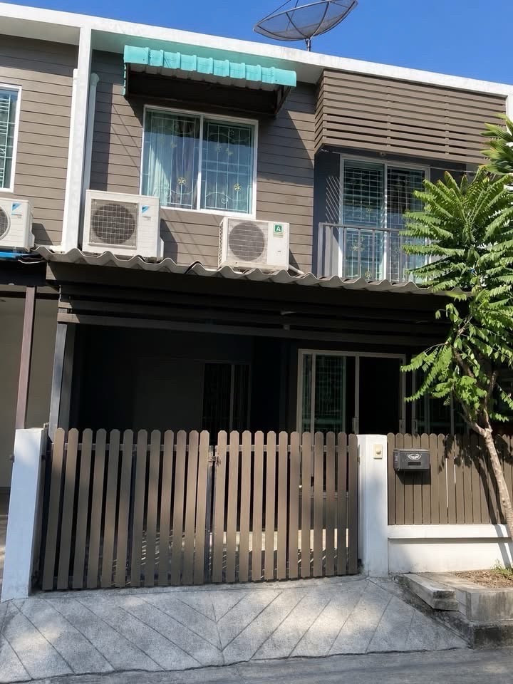 🏡 ทาวน์โฮมย่านบางนา 3 นอน 2น้ำ ราคาพิเศษเพียง 2.09 ล้านบาท!📍 โครงการ The Colors Leisure บางนา กม.10 เฟส 5🔥 ขายขาดทุนราคาต่ำตลาดเพียง 2,090,000 บาทเหมาะสำหรับอยู่อาศัยเองหรือซื้อไว้ลงทุน เดินทางสะดวก ใกล้เมกาบางนา โรงพยาบาล และสนามบินสุวรรณภูมิ✨ รายละเ 🏡 ทาวน์โฮมย่านบางนา 3 นอน 2น้ำ ราคาพิเศษเพียง 2.09 ล้านบาท!📍 โครงการ The Colors Leisure บางนา กม.10 เฟส 5🔥 ขายขาดทุนราคาต่ำตลาดเพียง 2,090,000 บาทเหมาะสำหรับอยู่อาศัยเองหรือซื้อไว้ลงทุน เดินทางสะดวก ใกล้เมกาบางนา โรงพยาบาล และสนามบินสุวรรณภูมิ✨ รายละเ