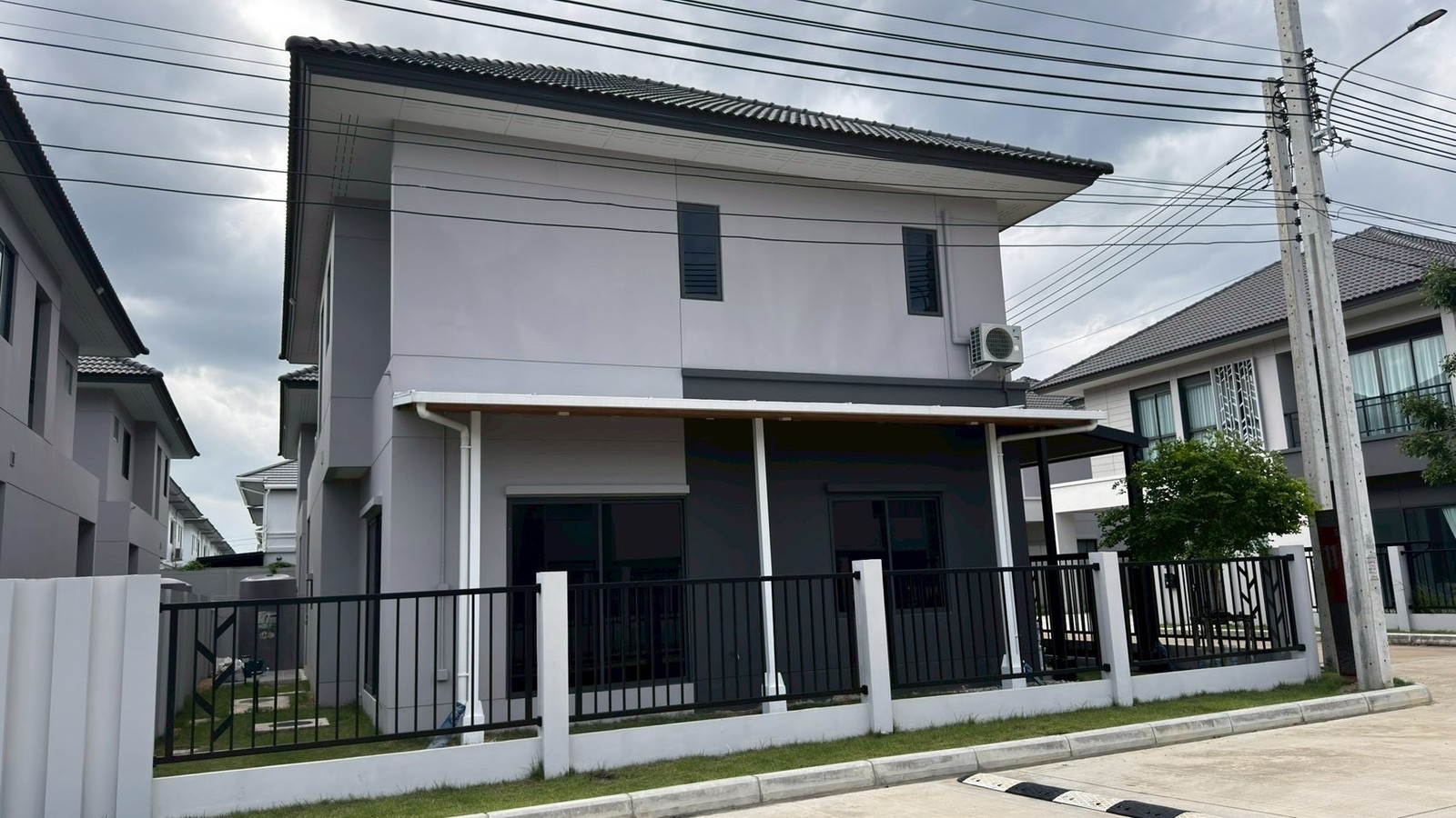 ขายบ้านเดี่ยว ชีวารมย์ นครอินทร์ ใกล้พระราม5 ราชพฤกษ์ บ้านเลขที่สวย ต่อเติมหลังคาลงเสาเข็มจาก SCG ติดฟิลม์ความร้อนทั้งบ้าน – รูปที่ 3