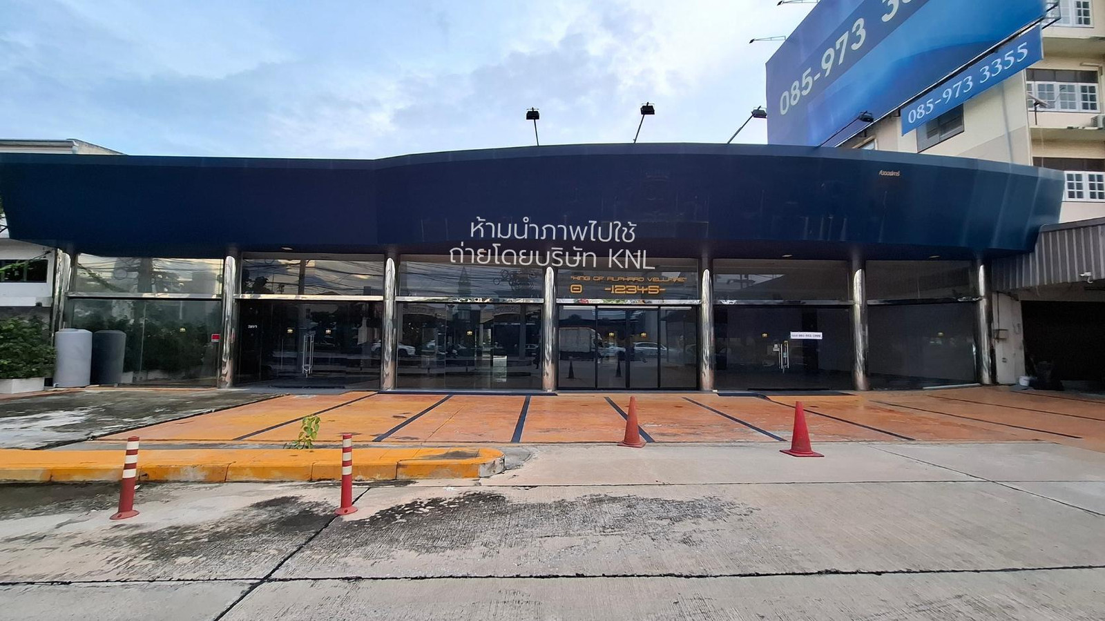 🚗 ให้เช่าโชว์รูมพร้อมศูนย์บริการ และอาคารพาณิชย์ 3 คูหา | ทำเลศักยภาพ ใกล้ห้างและรถไฟฟ้าสายสีเหลือง – รูปที่ 3