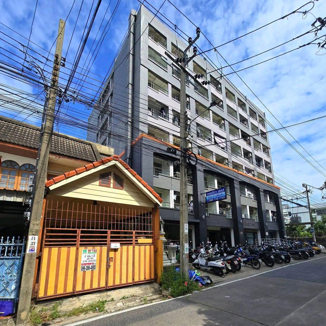 2-story townhouse for sale, Soi Ramkhamhaeng 50, price 4.5 million baht. 2-story townhouse for sale, Soi Ramkhamhaeng 50, price 4.5 million baht.