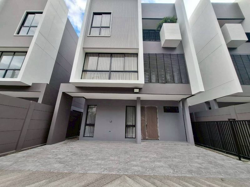 SHB003 House for rent Feel Town Lat Phrao 101 SHB003 House for rent Feel Town Lat Phrao 101