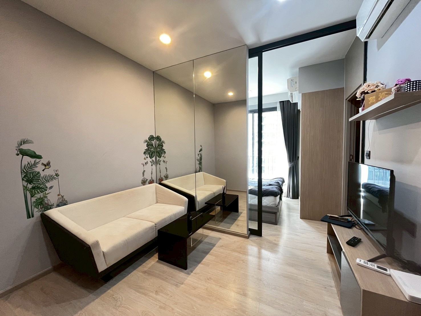 M Thonglor, cat 22K, dog 20K M Thonglor, cat 22K, dog 20K