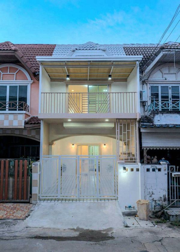 ขายทาวน์เฮ้าส์ 2 ชั้น รีโนเวทใหม่ หมู่บ้านมนวดี วัดลาดปลาดุก เนื้อที่ 16 ตารางวา 3 ห้องนอน ตำบลบางบัวทอง อำเภอบางบัวทอง จังหวัดนนทบุรี