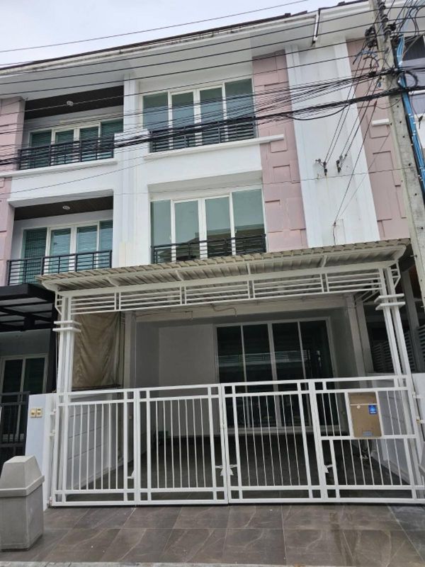 RH080626 ให้เช่า ทาวน์โฮม 3 ชั้น 3 ห้องนอน at ติดริมถนนเลียบทางด่วนรามอินทรา-อาจณรงค์ ใกล้จุดขึ้นลงทางด่วน