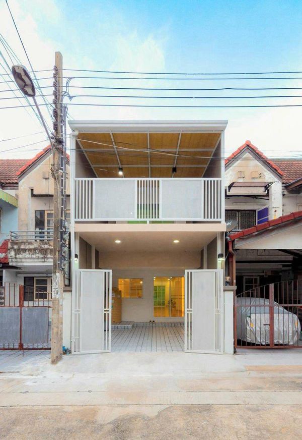 ขายทาวน์เฮ้าส์ 2 ชั้น หมู่บ้านจิตรณรงค์ การ์เด้นเฮ้าส์ (ซอยบางกร่าง 60) รีโนเวทใหม่พร้อมอยู่ เนื้อที่ 16.5 ตารางวา 3 ห้องนอน ทำเลใกล้ถนนราชพฤกษ์ ตำบลบางกร่าง อำเภอเมืองนนทบุรี จังหวัดนนทบุรี 