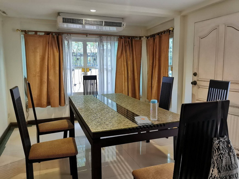Nice Townhouse for Sale Land size 28 sqw., Sukhumvit Soi 39 – รูปที่ 2