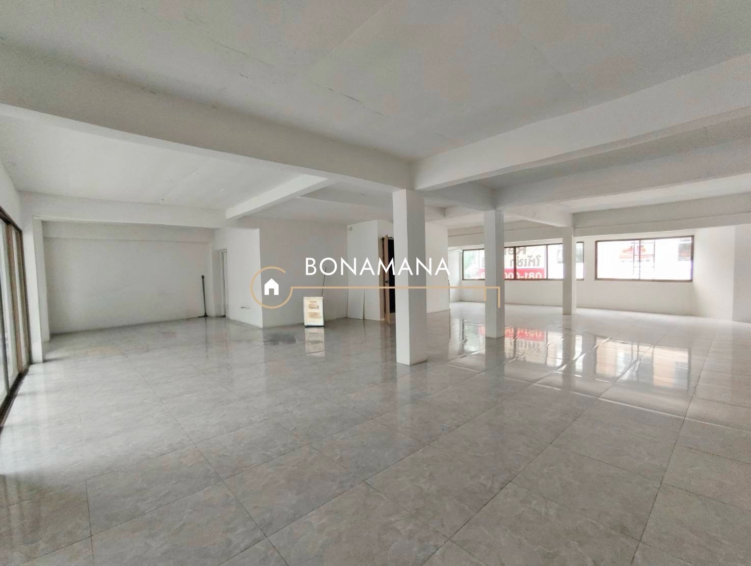 Business space for rent, 2nd floor, in the heart of Wireless Road, Lumpini.