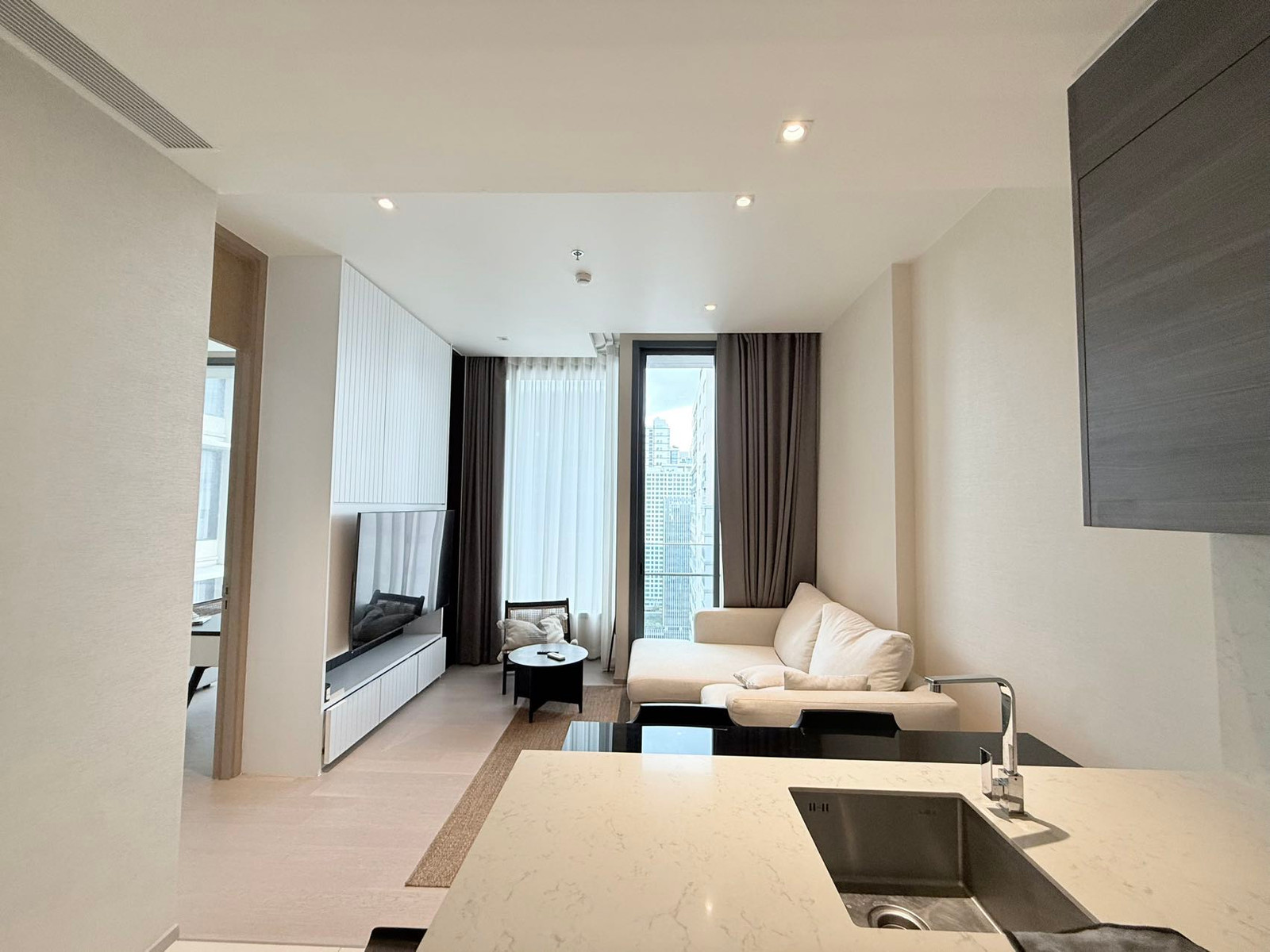 The ESSE Asoke | For Rent!!! Luxury high-rise condominium just steps from MRT Sukhumvit and BTS Asoke ✨