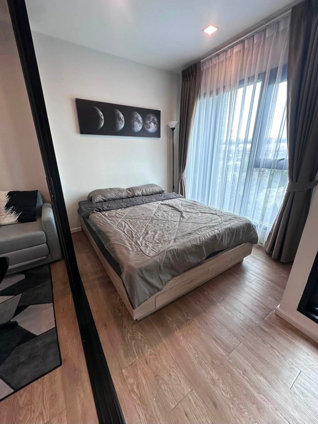 Beautiful room, ready to move in, shady view, near BTS On Nut with Shuttle Bus. Beautiful room, ready to move in, shady view, near BTS On Nut with Shuttle Bus.
