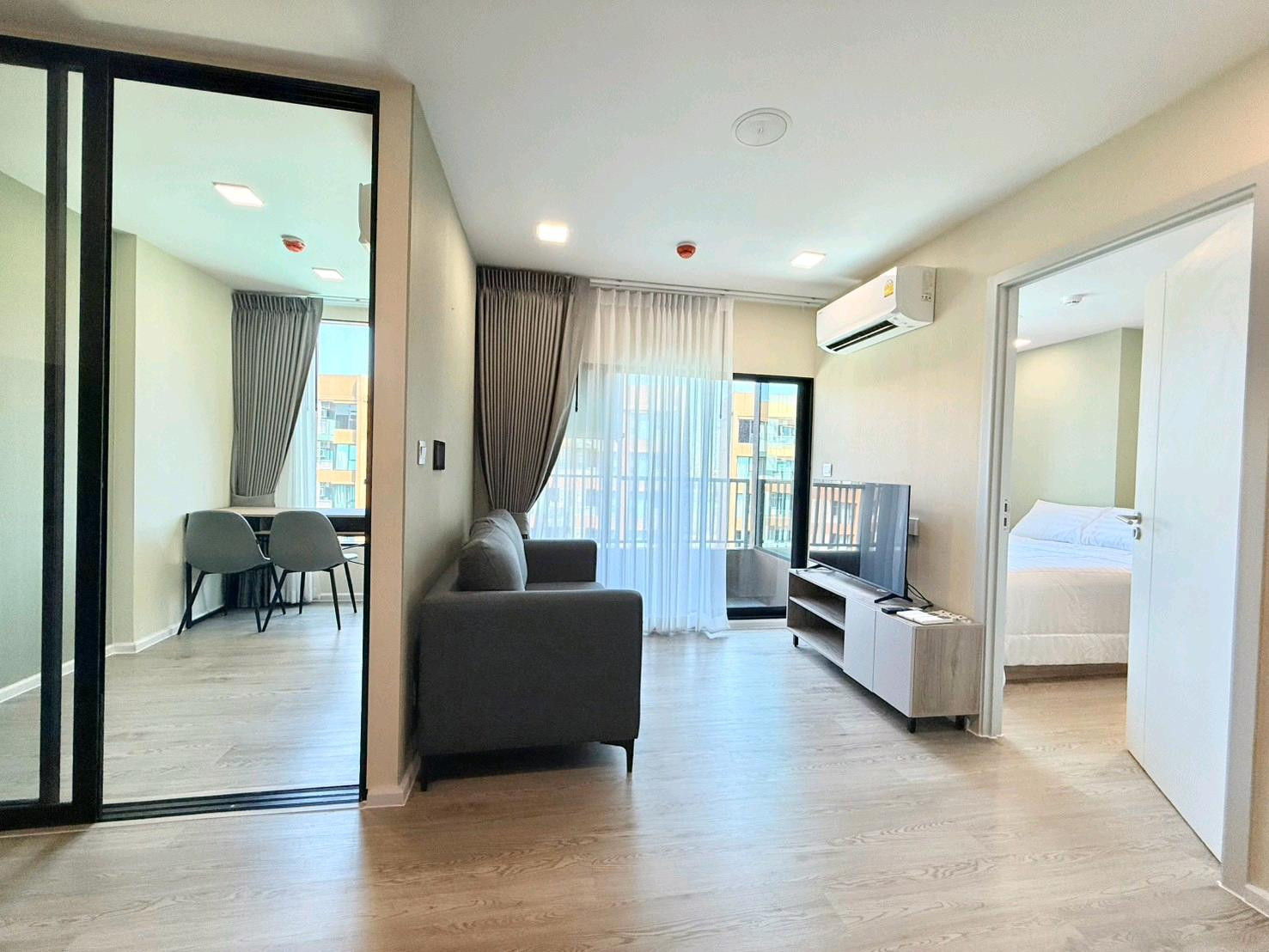 🏙️ ให้เช่า 𝗞𝗔𝗩𝗘 𝗧𝗢𝗪𝗡 𝗖𝗢𝗟𝗢𝗡𝗬 | 𝗖𝗢𝗥𝗡𝗘𝗥 𝗨𝗡𝗜𝗧 ✨ ห้องมุม 36 ตร.ม. | 1 ห้องนอน + 1 ห้องทำงาน | วิวสระว่ายน้ำ 🌊