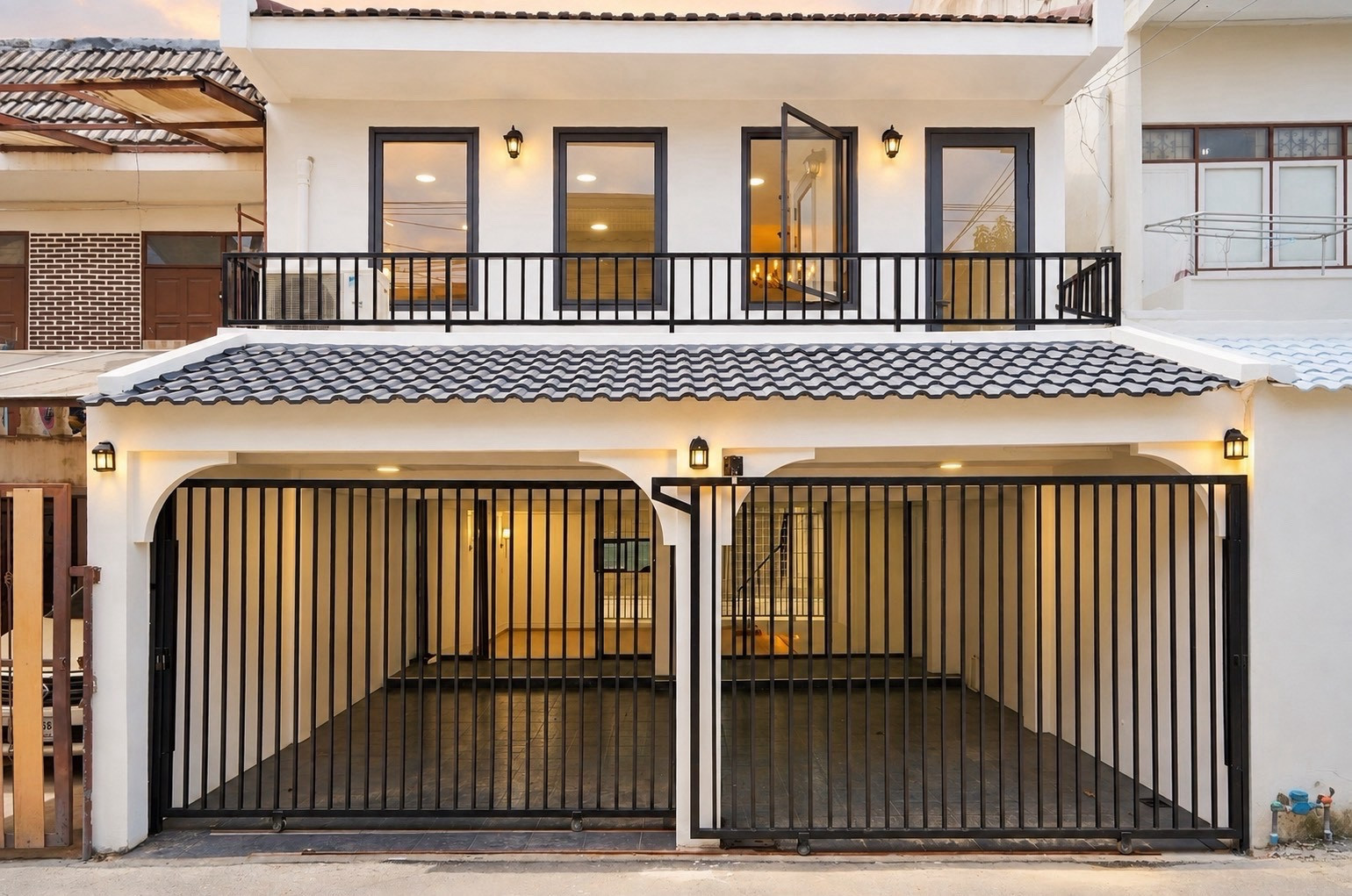 Newly renovated townhome for sale, Sukhumvit 93 | IVORY 13 | 3 bedrooms | 220 sq m., parking for 2 cars, near BTS Bang Chak, only 5.59 million. Newly renovated townhome for sale, Sukhumvit 93 | IVORY 13 | 3 bedrooms | 220 sq m., parking for 2 cars, near BTS Bang Chak, only 5.59 million.