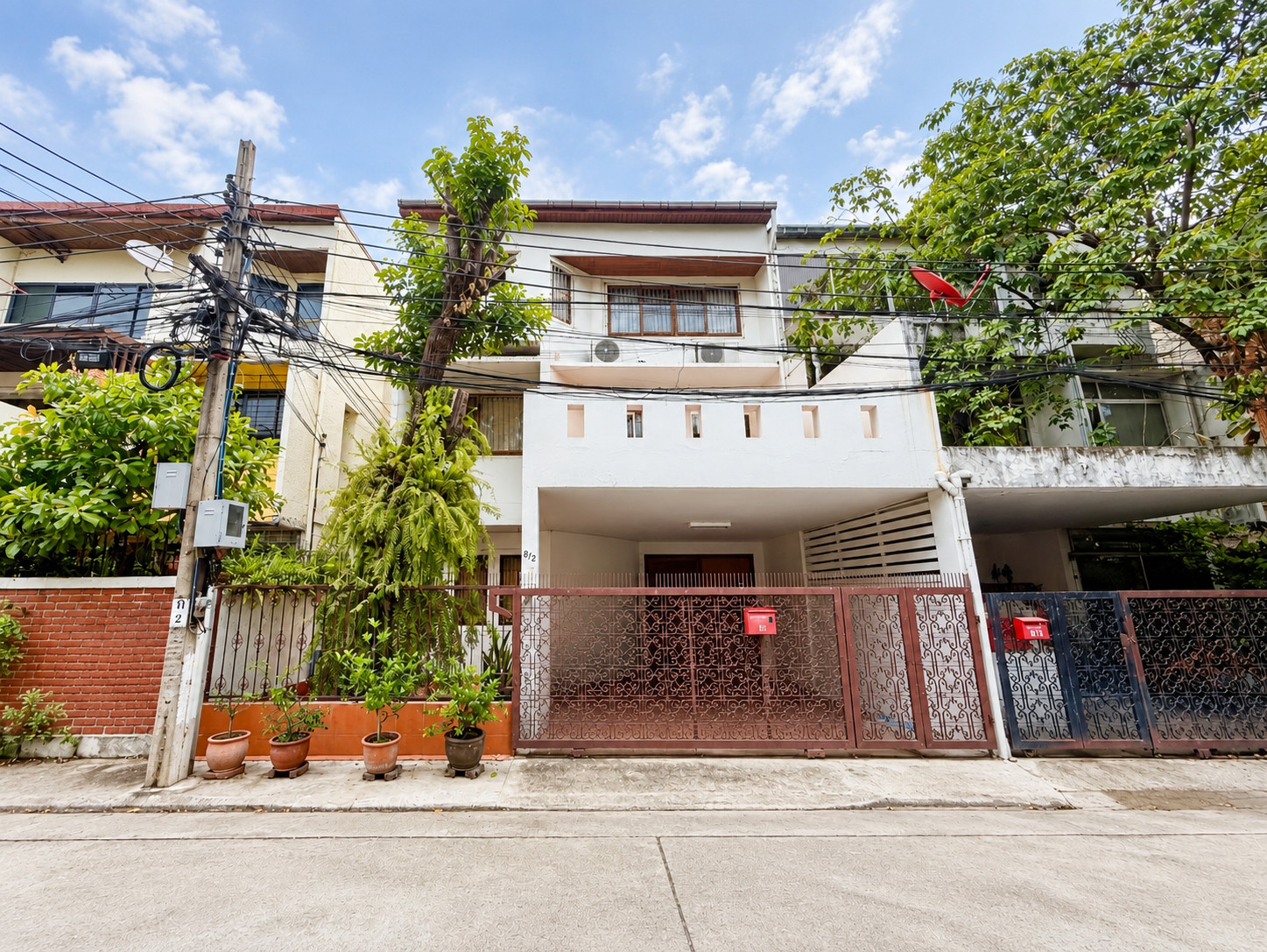 ขายบ้านสวย 3 ชั้นพร้อมเฟอร์นิเจอร์ ซอยศูนย์วิจัย-เพชรบุรี47-พระราม9 ทำเลใจกลางเมือง ใกล้โรงพยาบาลกรุงเทพ