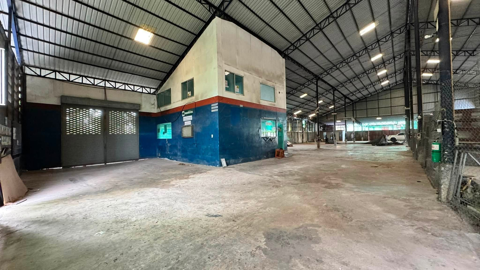 HR3715 [For rent] Warehouse / factory, prime location next to Theparak Road, area 1,425 - 1,925 sq m., can be rented out, 10-wheeled vehicle, convenient entry, close to BTS & expressway