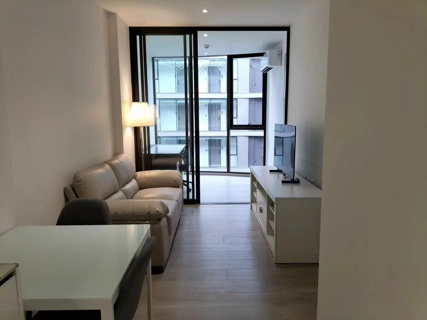 🏡 Condo for Rent – FYNN Asoke (Finn Asoke) | 1 Bed | 40.5 sqm | Building A Floor 7 | Asoke | 💰28,000 THB/month | LINE: @500vvzzy | Ref: TR0144 🏡 Condo for Rent – FYNN Asoke (Finn Asoke) | 1 Bed | 40.5 sqm | Building A Floor 7 | Asoke | 💰28,000 THB/month | LINE: @500vvzzy | Ref: TR0144