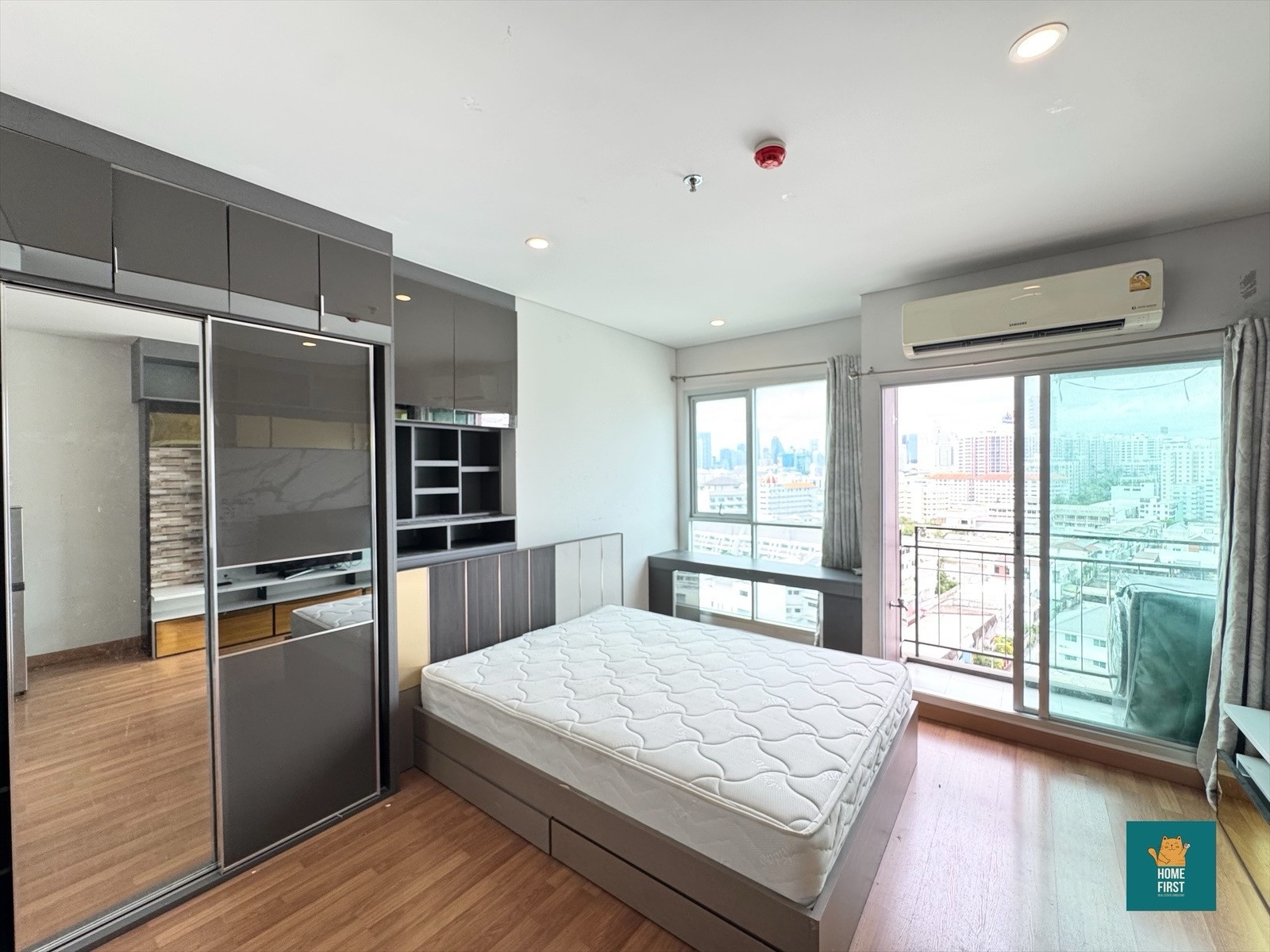 Lumpini place Ratchada - Sathu 24 sq m., fully furnished, 9,500 baht per month.