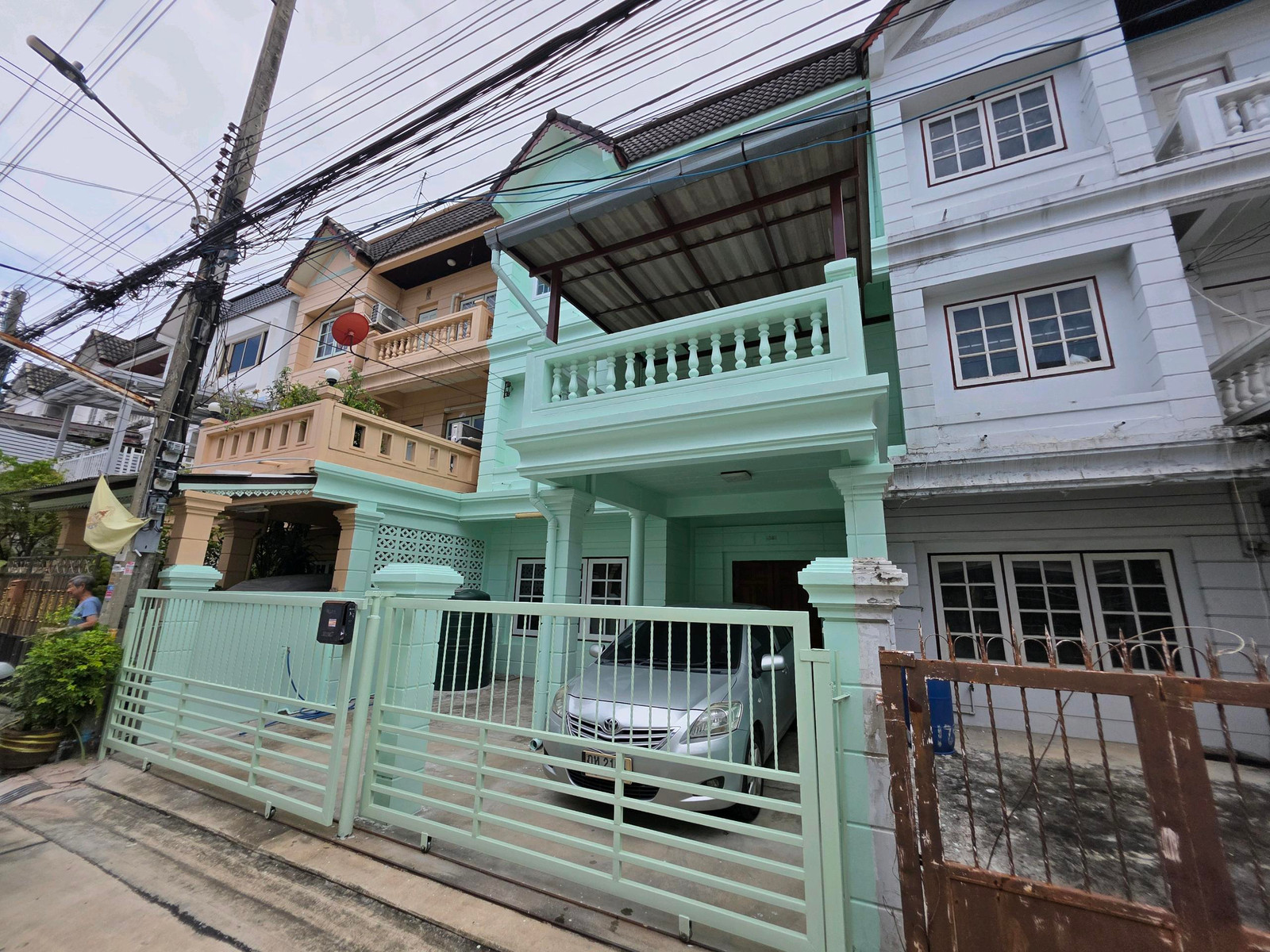 ทาวน์โฮม 3 ชั้น หน้ากว้าง รีโนเวทใหม่ ใกล้ BTS อุดมสุข ซอยอุดมสุข 51 พร้อมเข้าอยู่! – รูปที่ 4