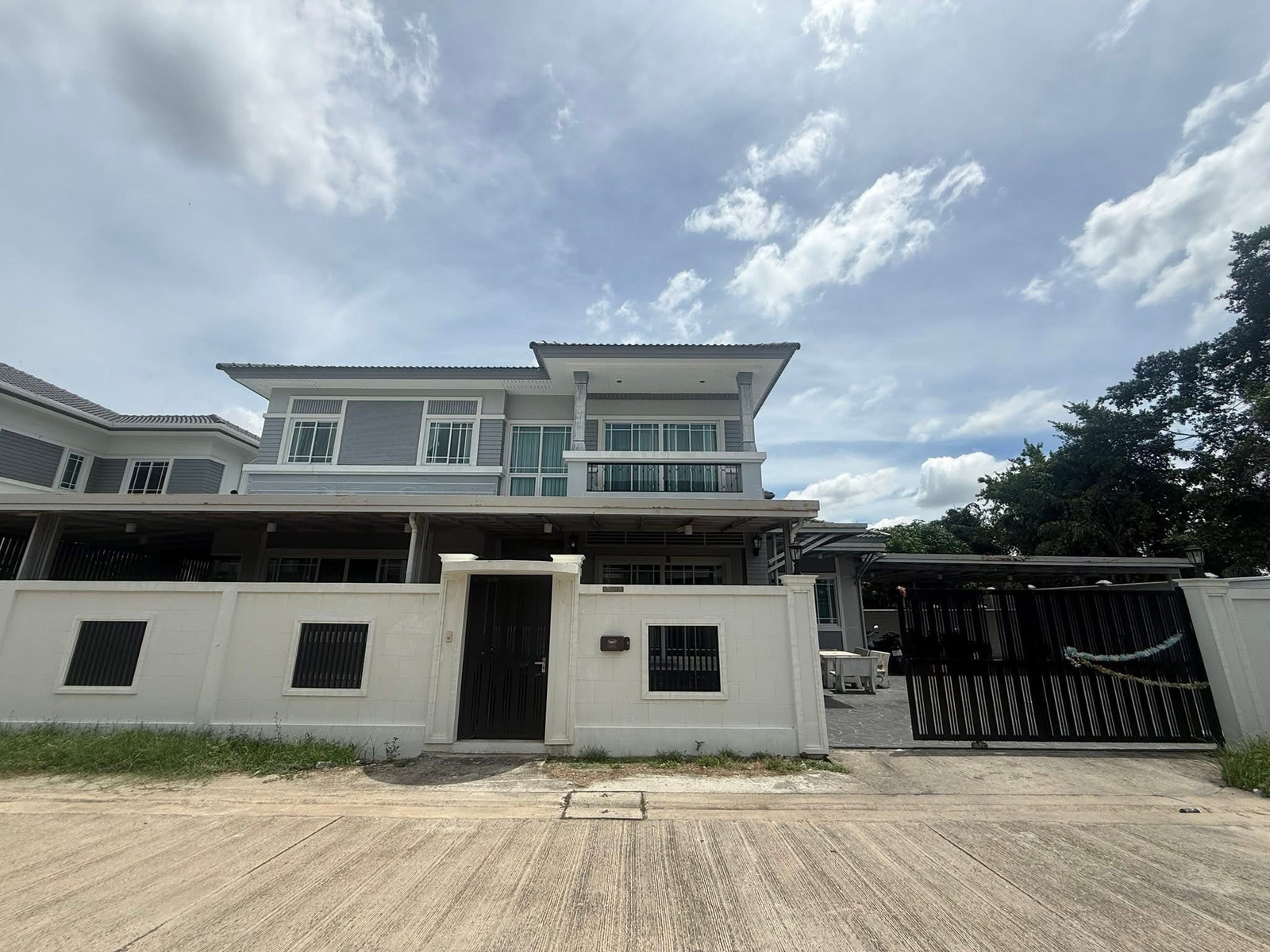 Large detached house for rent, The Nature Bangkok, next to Khlong Lat Mayom.