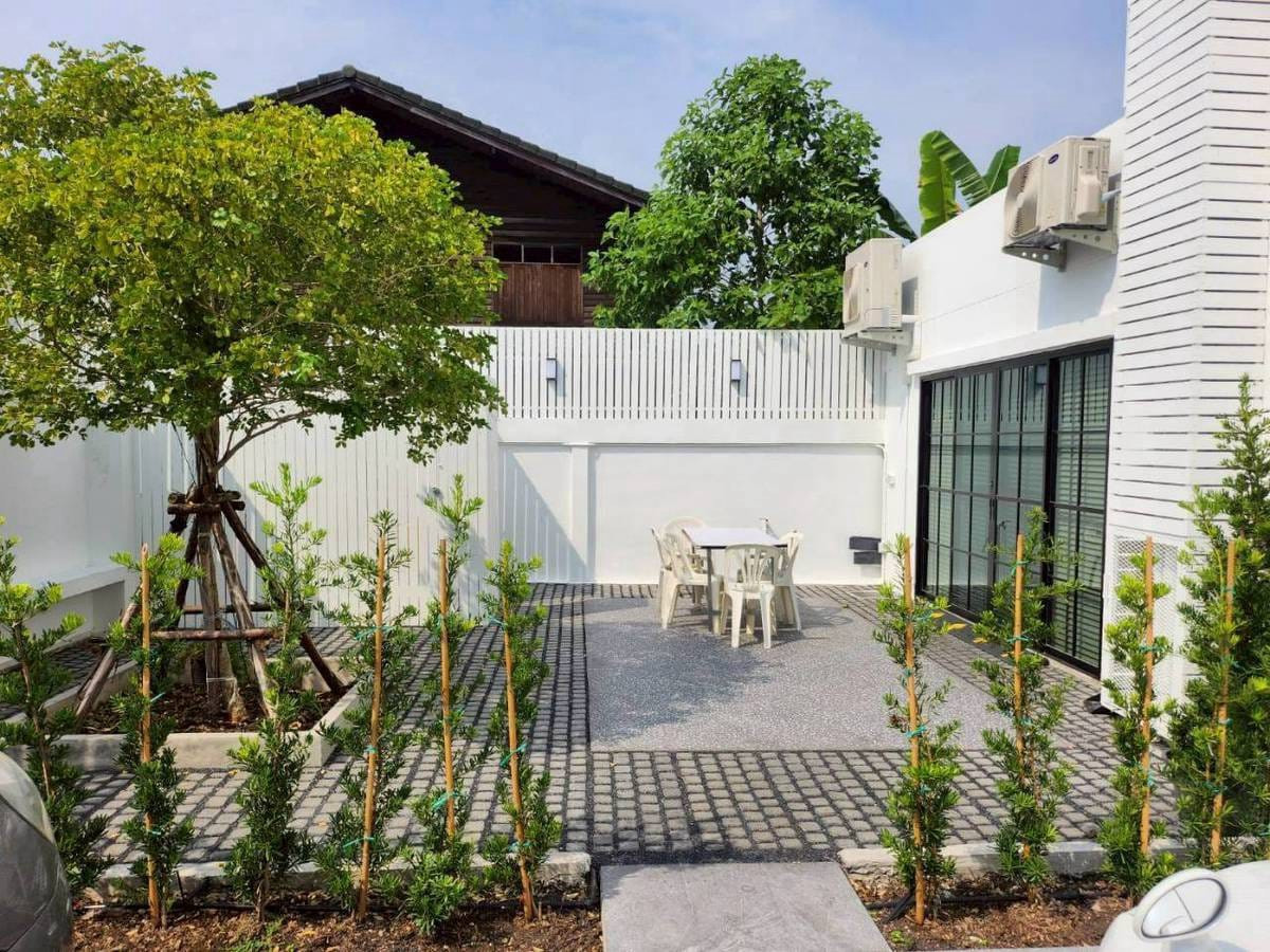 Corner Townhouse for Rent Near Bangkok Patana School