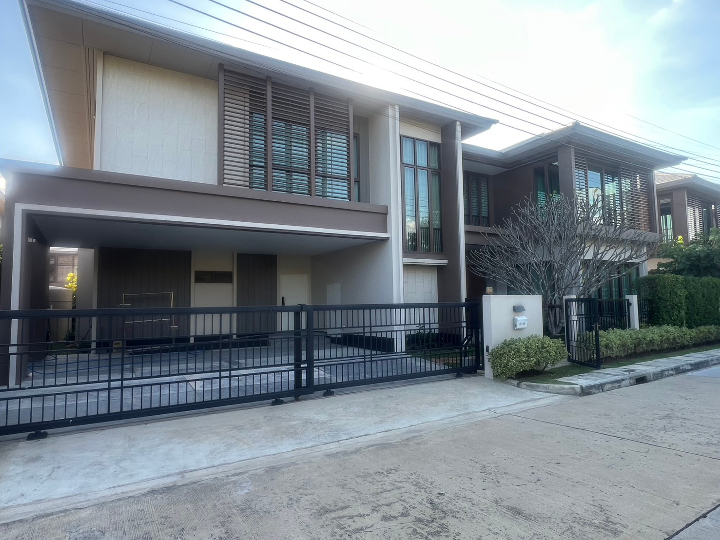 Urgent sale, detached house Burasiri Krungthep Kreetha, land 91.7 sq m, large plot, 4 bedrooms, garden view. Urgent sale, detached house Burasiri Krungthep Kreetha, land 91.7 sq m, large plot, 4 bedrooms, garden view.