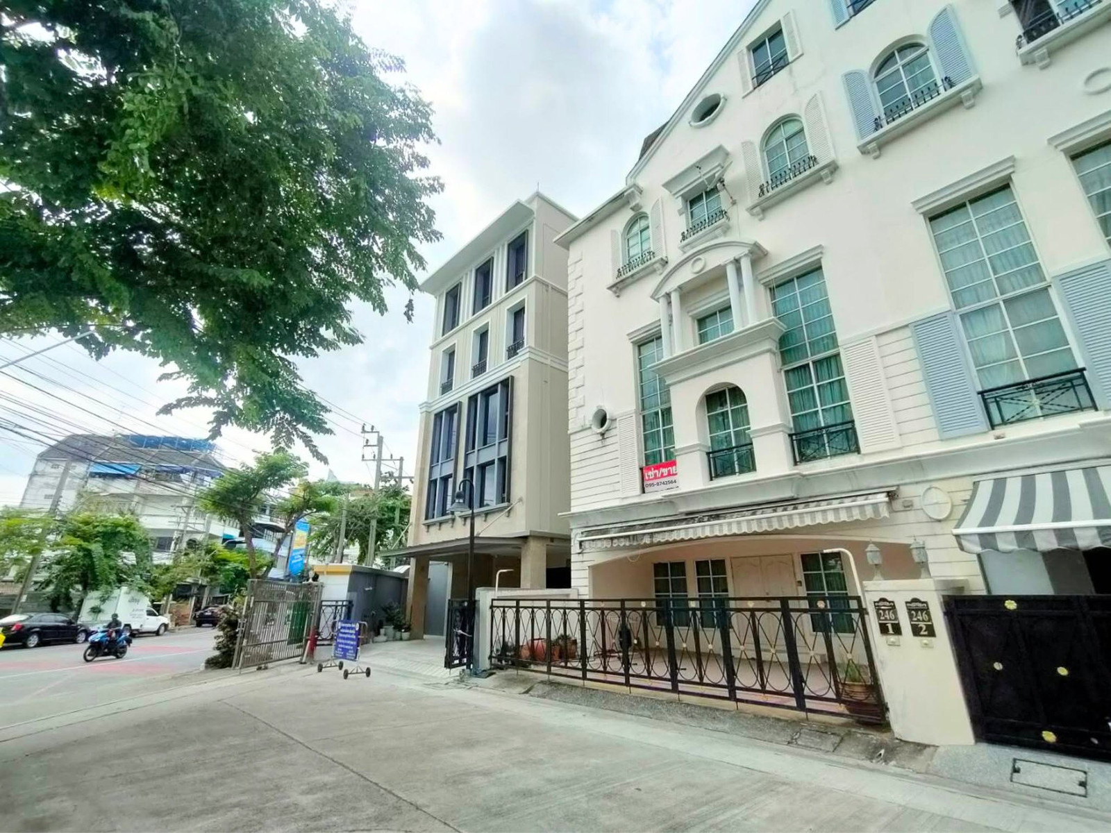 𝗙𝗼𝗿 𝗦𝗮𝗹𝗲 4-story luxury townhome for sale, Baan Klang Krung, Chalam Nimit, Charoen Krung, next to the main road. 𝗙𝗼𝗿 𝗦𝗮𝗹𝗲 4-story luxury townhome for sale, Baan Klang Krung, Chalam Nimit, Charoen Krung, next to the main road.
