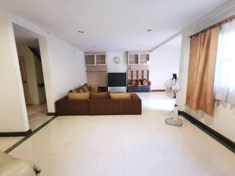 Nice Townhouse for Sale Land size 28 sqw., Sukhumvit Soi 39 – รูปที่ 3