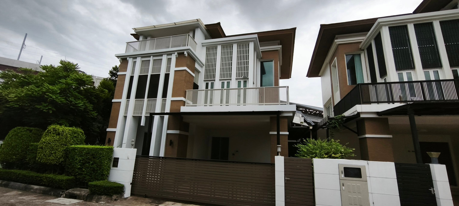 HR3721[For Rent / ให้เช่า] บ้านเดี่ยว 3 ชั้น หลังใหญ่ บ้านกลางกรุง เดอะ นีซ รัชวิภา เฟอร์ครบ ใกล้ MRT จตุจักร เพียง 350 เมตร & ทางด่วนศรีรัช