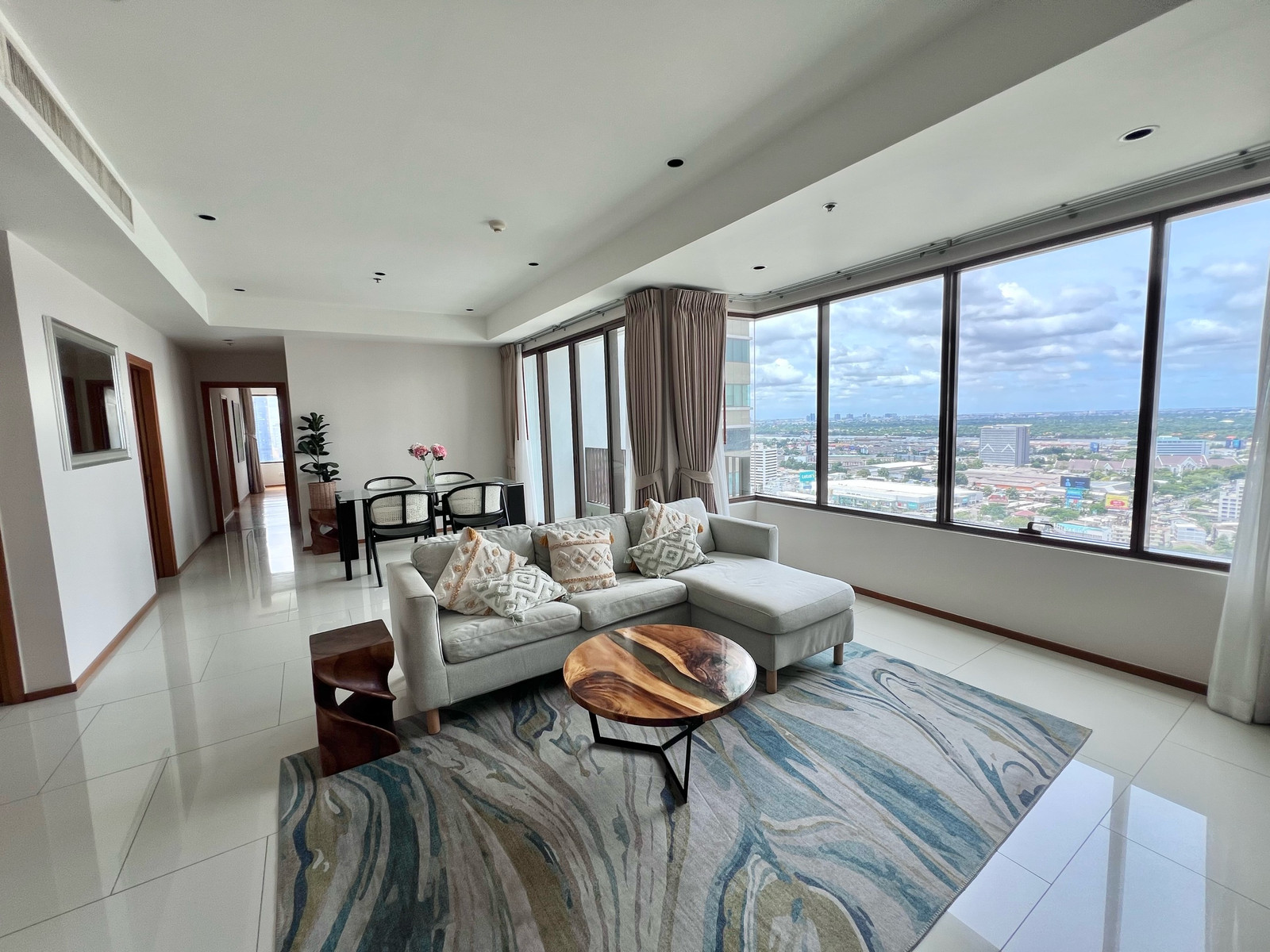 Rare corner unit on a high floor The Emporio Place 2 bed3bath 70,000 THB/month Call:0635925888