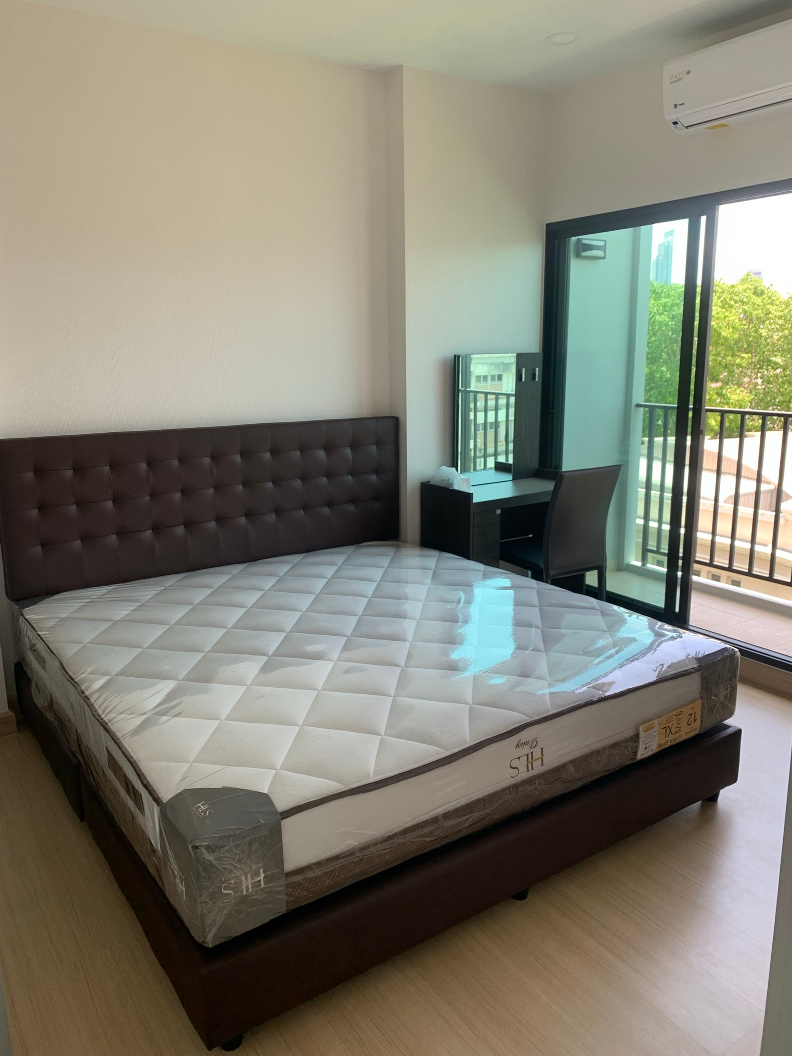 For rent Supalai Loft Prajadhipok-Wongwian Yai (corner), 2 bedrooms, beautiful, cheap, ready to move in, near Icon Siam. Interested, contact Line @841qqlnr For rent Supalai Loft Prajadhipok-Wongwian Yai (corner), 2 bedrooms, beautiful, cheap, ready to move in, near Icon Siam. Interested, contact Line @841qqlnr