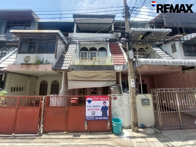 3-story townhouse for sale, prime location, Charansanitwong 46, Intersection 5, near MRT Bang Yi Khan Station, only 500 meters, ready to move in!