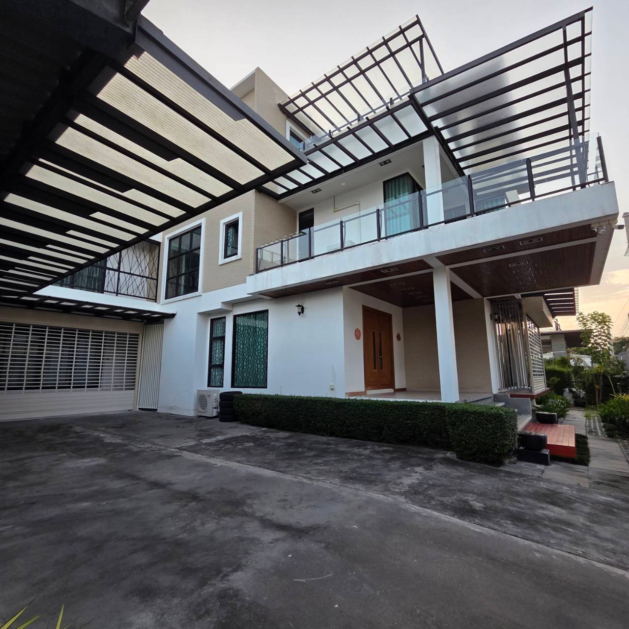 HR3692ขายบ้านเดี่ยวหรู 3 ชั้น สุขุมวิท 101 ปุณณวิถี 27 (296 ตร.วา | 800 ตร.ม.) มีลิฟต์ส่วนตัว สวนกว้างใกล้ BTS ปุณณวิถี HR3692ขายบ้านเดี่ยวหรู 3 ชั้น สุขุมวิท 101 ปุณณวิถี 27 (296 ตร.วา | 800 ตร.ม.) มีลิฟต์ส่วนตัว สวนกว้างใกล้ BTS ปุณณวิถี