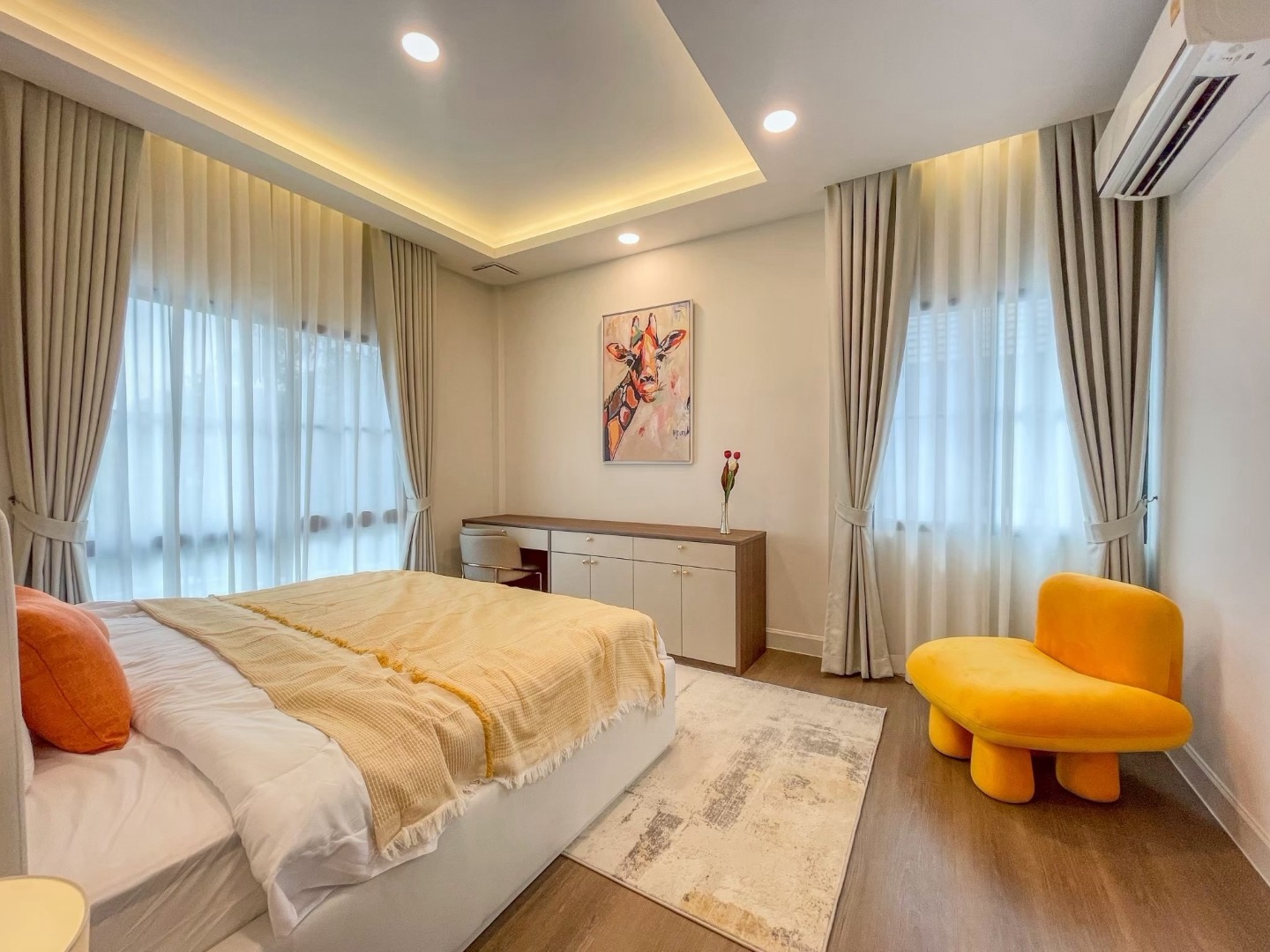 🔥For Sale or Rent Immediately+🔥 Nantawan Rama 9 - Bangkok Kreetha, near The Mall Bangkapi. Fully furnished and ready to move in.